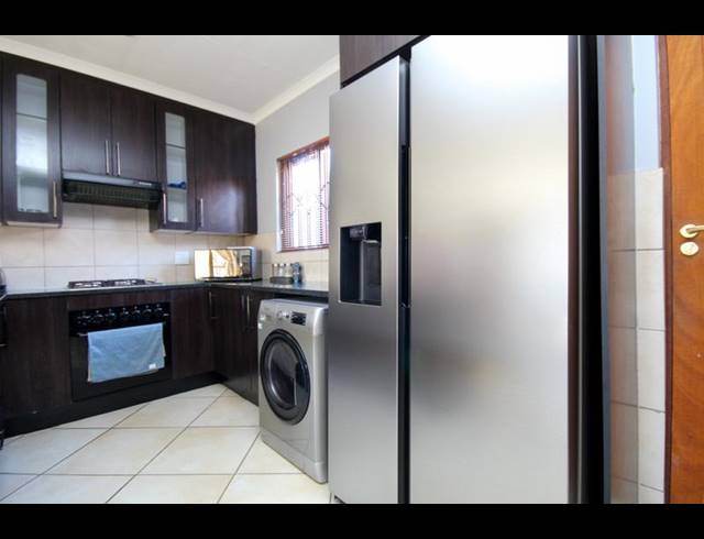 2 BEDROOM TOWNHOUSE FOR SALE IN THATCHFIELD